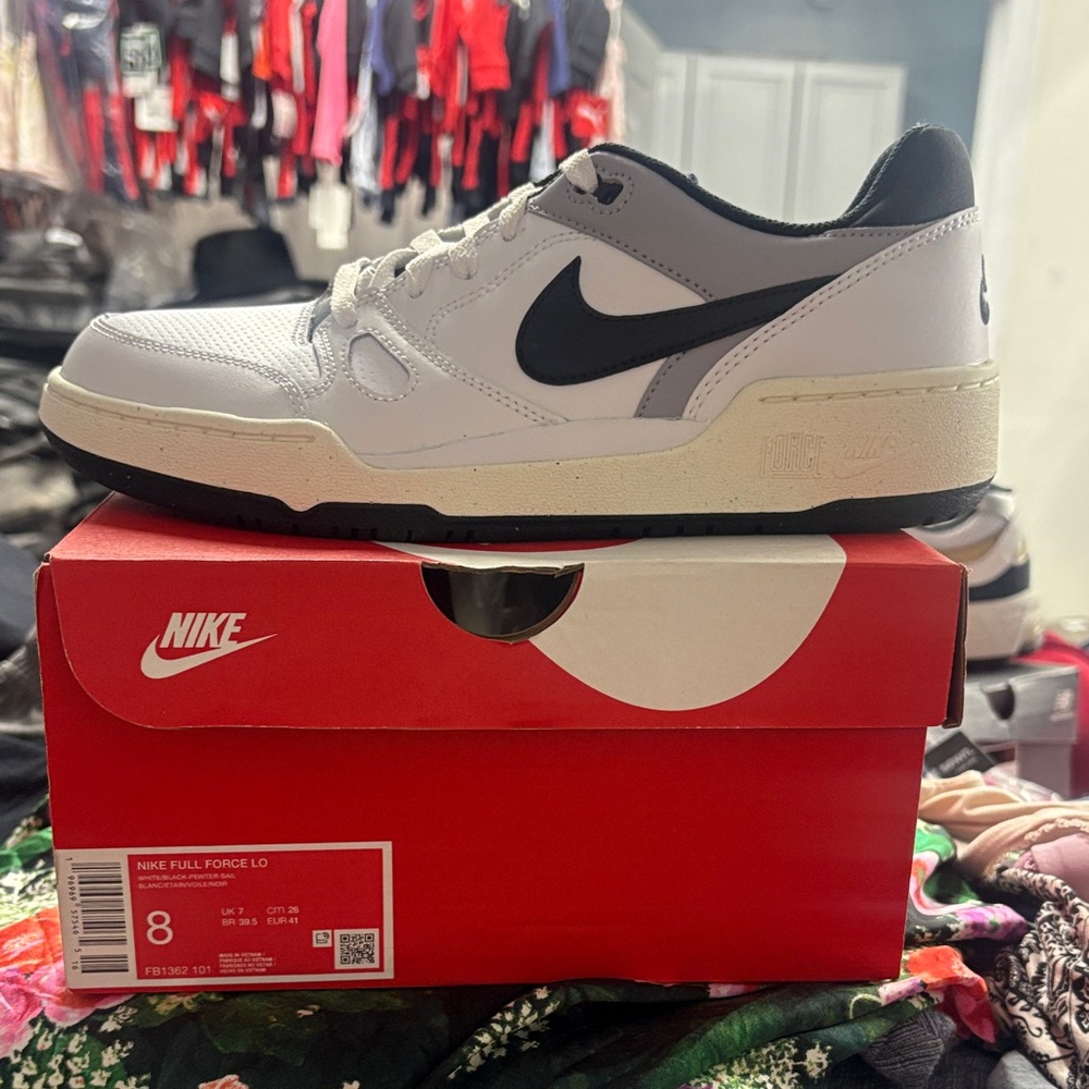 Nike Men’s White/Black/Gray Low-Top Sneakers